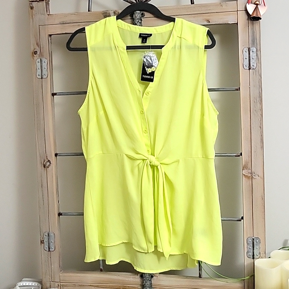 Torrid Sunny peplum button up NWT- 0/L/12